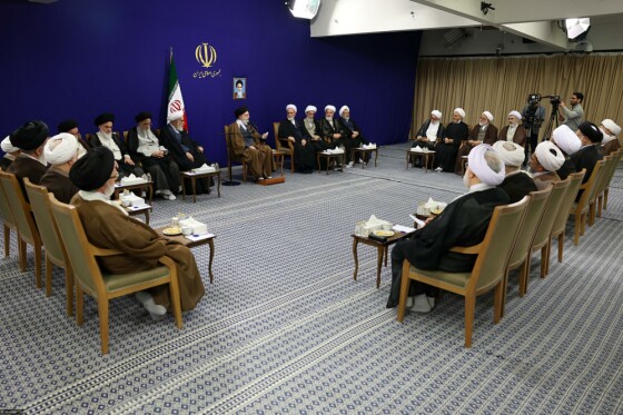 دیدار رهبر انقلاب با دستاندرکاران کنگره بینالمللی میرزای نائینی