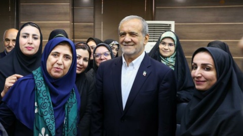 گزارش تصویری/ نشست پزشکیان با فرهیختگان و فعالان سیاسی، اجتماعی و فرهنگی استان