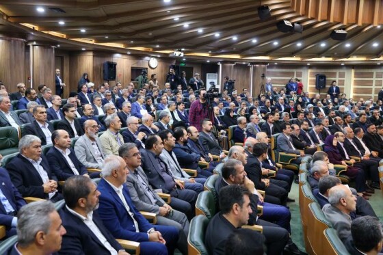 نشست رئیس‌جمهور پزشکیان با سرمایه‌گذاران و فعالان اقتصادی استان آذربایجان غربی