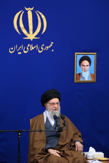 دیدار رهبر انقلاب با دستاندرکاران کنگره بینالمللی میرزای نائینی