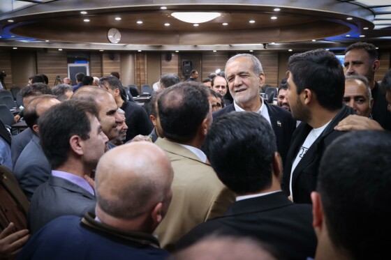 نشست رئیس‌جمهور پزشکیان با فعالان سیاسی استان آذربایجان غربی