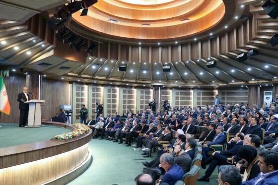 نشست رئیس‌جمهور پزشکیان با سرمایه‌گذاران و فعالان اقتصادی استان آذربایجان غربی