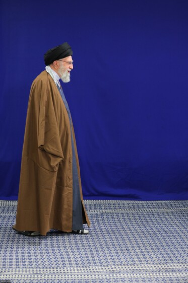 دیدار رهبر انقلاب با دستاندرکاران کنگره بینالمللی میرزای نائینی