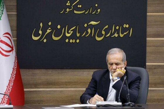 نشست رئیس‌جمهور پزشکیان با فعالان سیاسی استان آذربایجان غربی