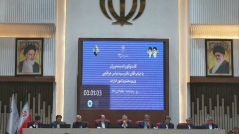 گزارش تصویری/  دیدار صمیمی جمعی از نخبگان و اندیشه‌ورزان خراسان با وزیر امور خارجه در مشهد مقدس