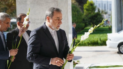 گزارش تصویری/ دیدار صمیمی جمعی از نخبگان و اندیشه‌ورزان خراسان با وزیر امور خارجه در مشهد مقدس