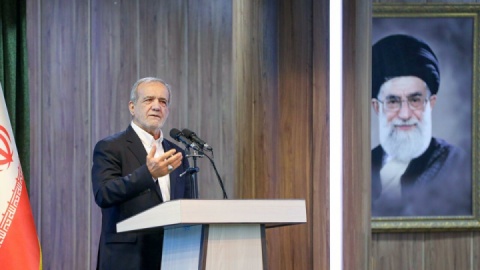 پزشکیان: مشکلات مردم بابد با محوریت مساجد و ائمه جماعت رفع شود