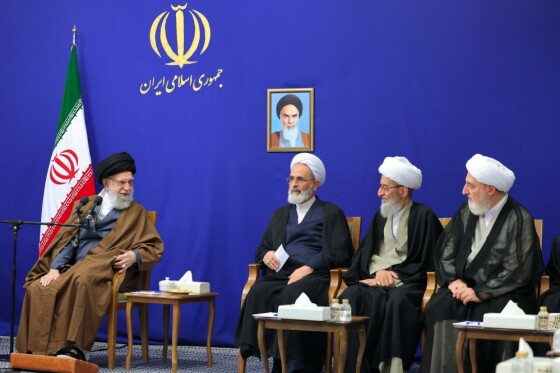 دیدار رهبر انقلاب با دست‌اندرکاران کنگره بین‌المللی میرزای نائینی