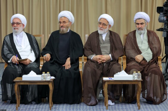 دیدار رهبر انقلاب با دستاندرکاران کنگره بینالمللی میرزای نائینی