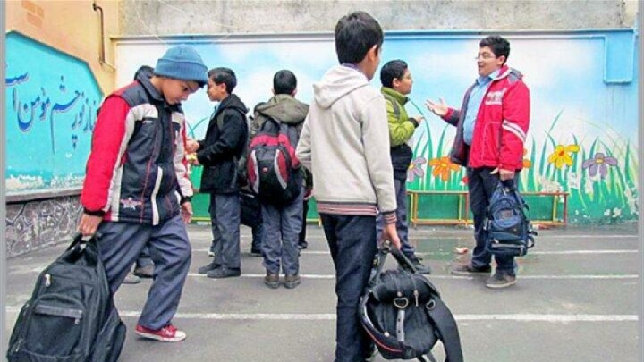 چرا حجم کتب درسی زیاد است؟