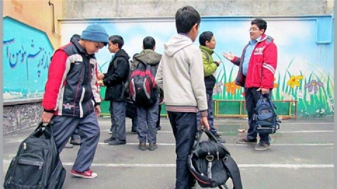 چرا حجم کتب درسی زیاد است؟