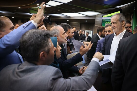 نشست رئیس‌جمهور پزشکیان با فعالان سیاسی استان آذربایجان غربی