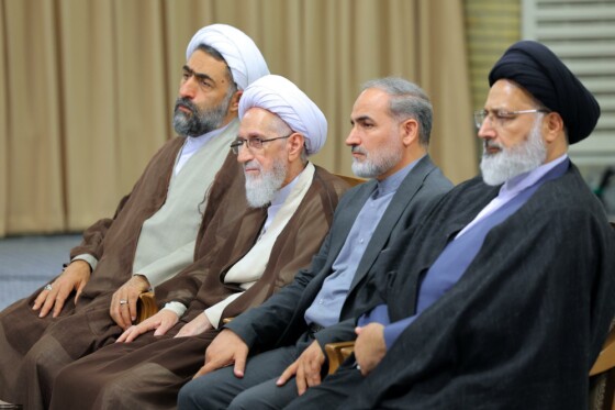 دیدار رهبر انقلاب با دستاندرکاران کنگره بینالمللی میرزای نائینی