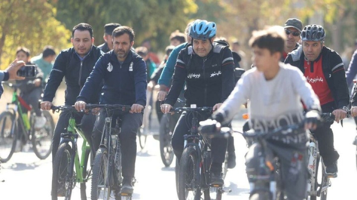 فیلم/حضور احمد دنیامالی، وزیر ورزش و جوانان در همایش دوچرخه سواری