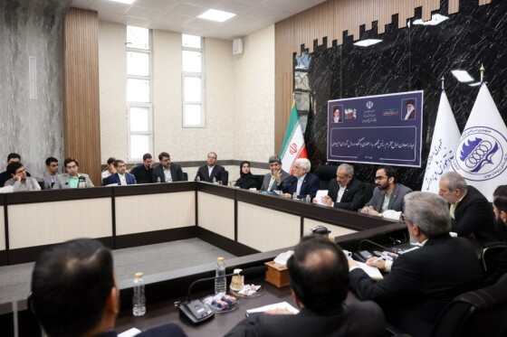 دیدار محمدرضا عارف با اعضای باشگاه دانش‌پژوهان جوان و مدال‌آوران المپیادی