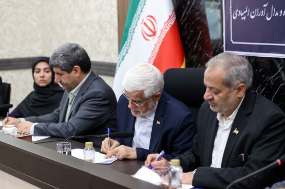 دیدار محمدرضا عارف با اعضای باشگاه دانش‌پژوهان جوان و مدال‌آوران المپیادی