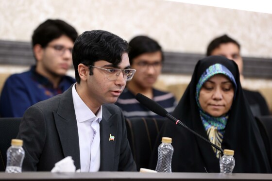 دیدار محمدرضا عارف با اعضای باشگاه دانش‌پژوهان جوان و مدال‌آوران المپیادی