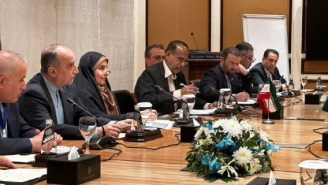 فیلم/ دیدار وزیر راه ایران با وزیران بازرگانی، مواصلات و راه‌آهن پاکستان؛ تاکید بر اجرای توافقات