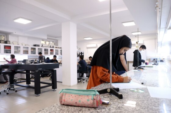 دیدار محمدرضا عارف با اعضای باشگاه دانش‌پژوهان جوان و مدال‌آوران المپیادی