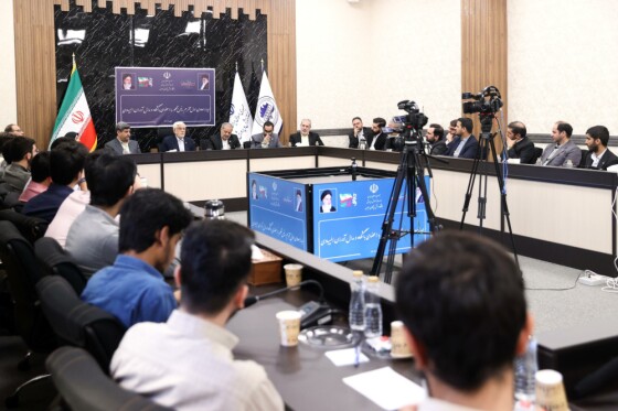 دیدار محمدرضا عارف با اعضای باشگاه دانش‌پژوهان جوان و مدال‌آوران المپیادی