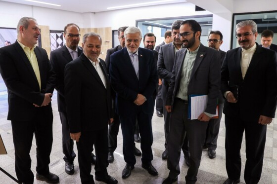 دیدار محمدرضا عارف با اعضای باشگاه دانش‌پژوهان جوان و مدال‌آوران المپیادی