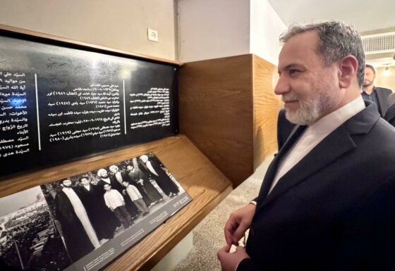 بازدید عراقچی از منزل رهبر معظم انقلاب در مشهد