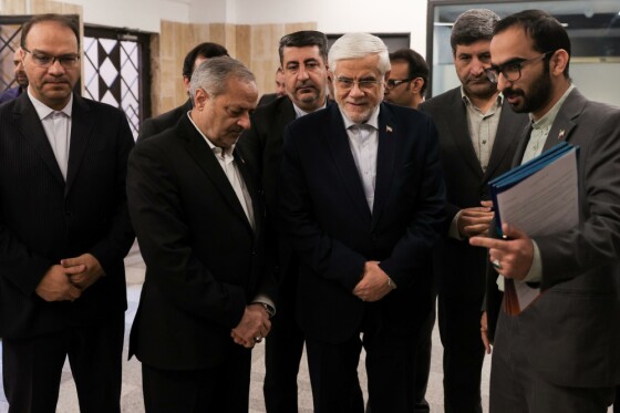 دیدار محمدرضا عارف با اعضای باشگاه دانش‌پژوهان جوان و مدال‌آوران المپیادی