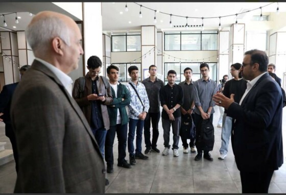 تصاویری از دیدار امروز وزیر ارتباطات و فناوری اطلاعات با نفرات برتر کنکور ریاضی