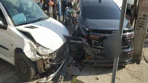 برخورد کامیون با ۱۵ خودروی سواری در غرب تهران