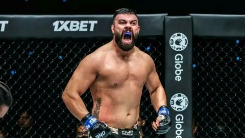 علی‌اکبری در انتظار غول روس