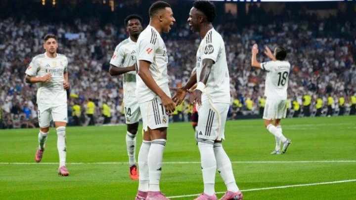 پیروزی رئال مادرید مقابل بارسلونا/ اختلاف در صدر جدول ۵ امتیاز شد