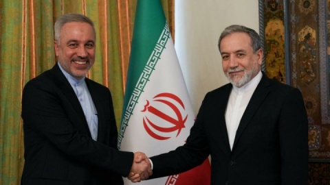 تاکید عراقچی بر تقویت همکاری‌ اقتصادی و کنسولی میان تهران- هنگ کنگ