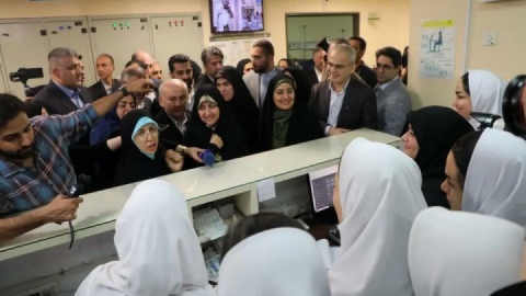 فیلم/ تجلیل معاون رئیس‌جمهور و وزیر راه از پرستاران