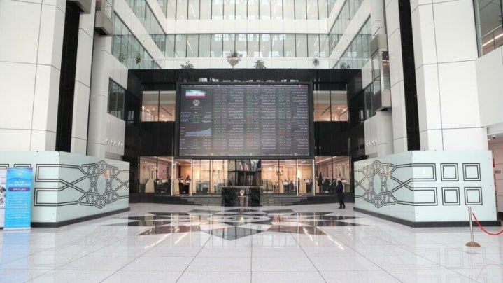 شاخص بورس وارد کانال ۳ میلیون و ۱۰۰ هزار واحد شد