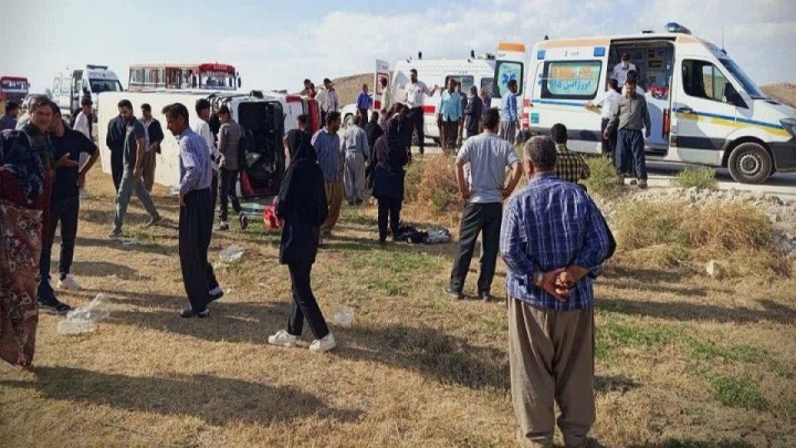 واژگونی مینی‌بوس حامل دانش‌آموزان در نقده ۱۳ مصدوم بر جا گذاشت