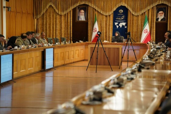 نشست صمیمی سخنگوی دولت در جلسه بهینه‌سازی مصرف انرژی