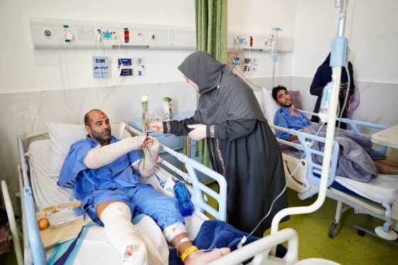 بازدید سخنگوی دولت از بیمارستان امام حسین(ع) تهران به مناسبت روز پرستار