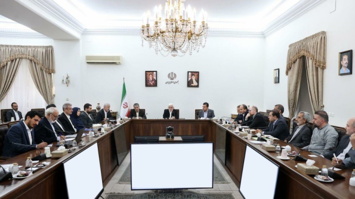 تاکید عارف بر لزوم تبدیل علم به فناوری/ ضرورت تحرک جدی در حوزه امنیت سایبری