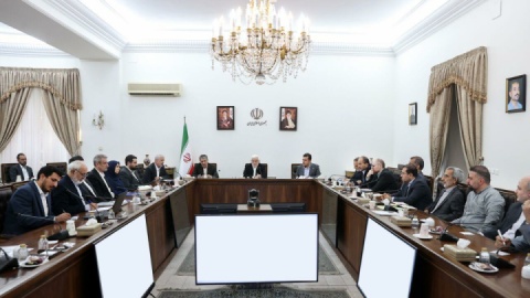 تاکید عارف بر لزوم تبدیل علم به فناوری/ ضرورت تحرک جدی در حوزه امنیت سایبری