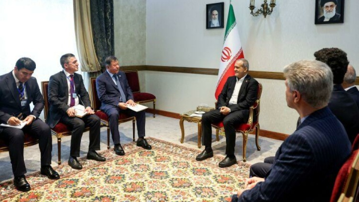 پزشکیان: برای کمک به توسعه اقتصادی در منطقه، می‌توان پول مشترک ایجاد کرد