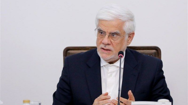 عارف: کاری نکنیم مردم از انقلاب فاصله بگیرند