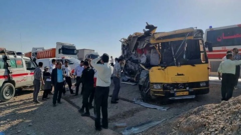 یک کشته و ۱۸ مصدوم در واژگونی مینی‌باس زائران عتبات در محور ایلام سرابله