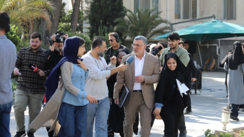 فیلم/ وزیر بهداشت درمان و آموزش پزشکی: اضافه‌کار پرستاران ۲.۵ برابر و تعرفه خدمات پرستاری ۴۰ درصد افزایش یافته است