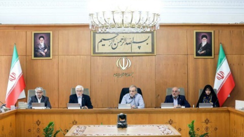 حقوق و پاداش کارکنان براساس عملکرد پرداخت شود/ ضرورت کاهش هزینه ها