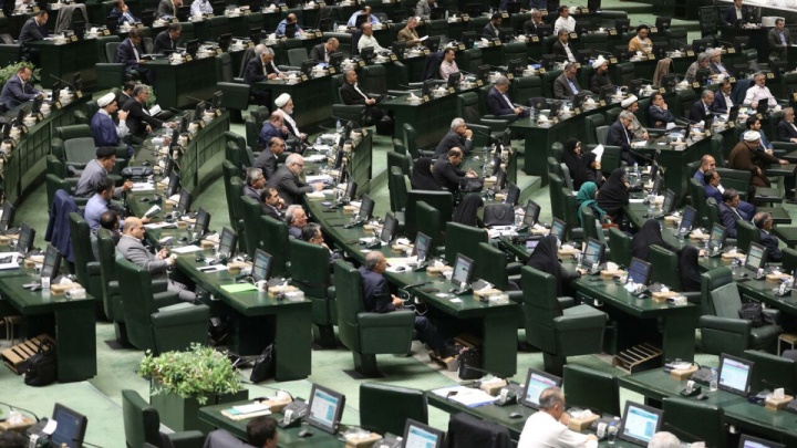 انحلال بانک آینده گام بزرگی برای مقابله با مافیای ثروت بود