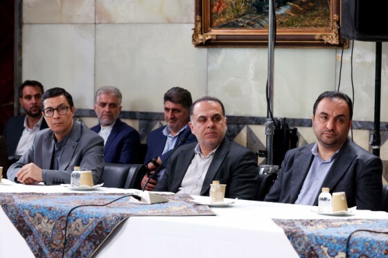 بازدید پزشکیان از خطوط راه آهن حومه ای استان تهران