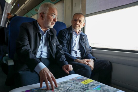 بازدید پزشکیان از خطوط راه آهن حومه ای استان تهران