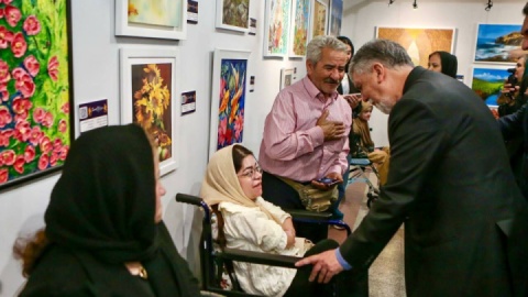 نمایش آثار هنرمندان معلول نمونه‌ای از دیپلماسی انسانی است