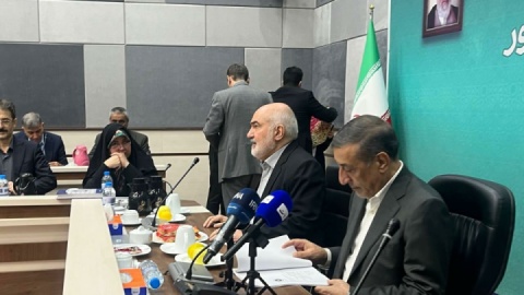 دولت باید کوچک شود و میدان را به بخش خصوصی بسپارد