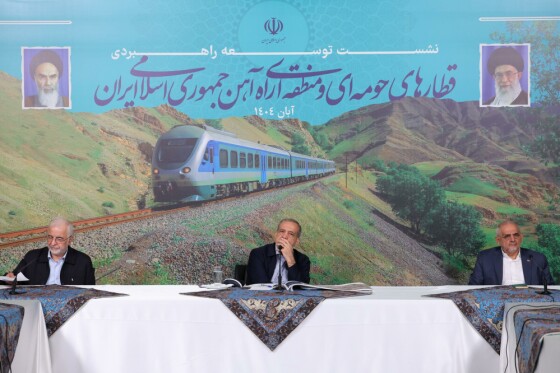 بازدید پزشکیان از خطوط راه آهن حومه ای استان تهران